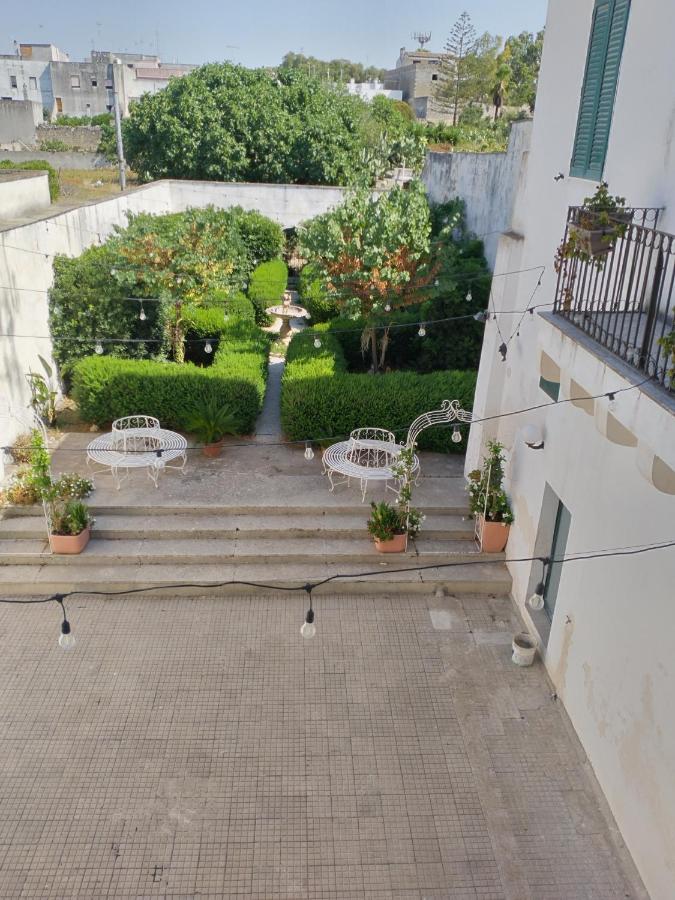 Palazzo Costantini Bed & Breakfast San Donato di Lecce Exterior photo