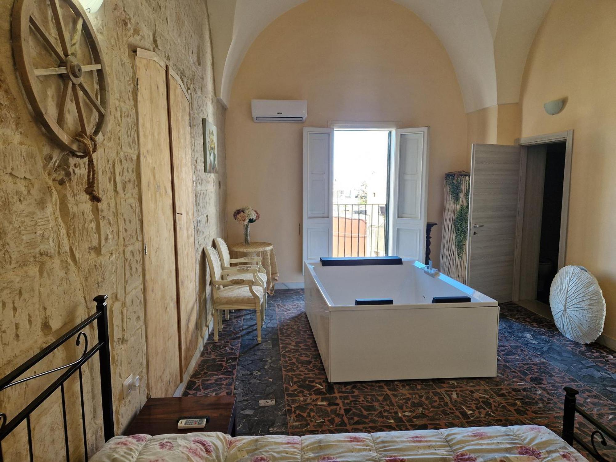 Palazzo Costantini Bed & Breakfast San Donato di Lecce Exterior photo